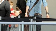 David Beckham aparece com novo cabelo no aeroporto de Los Angeles - Daily Mail