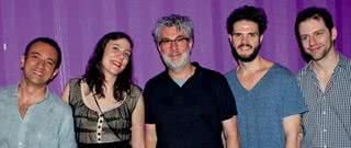 Marcus Ferreira e Márcio Kogan (de preto) recebem Mariana Simas, Guto Requena e Mauricio Arruda, na abertura da loja Decameron Design, em São Paulo. - ANA BEATRIZ CHACUR, CAIO GUIMARÃES, CAROLINA KRIEGER, CELINA GERMER, JESSICA FERREIRA, JULIANA LOPES, LEANDRO LOURENÇO, LORENZO FABRI, MARIO FINOCCHIARO, PATRICIA TARTARI, PRODUTORA 7 E SILVIA PERLOV.