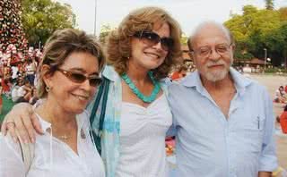 Conceição Cipolatti e o casal Deuza e Alberto Goldman, na inauguração de árvore natalina da Fussesp, SP. - ASSESSORIA MÁRCIA STIVAL, ANDRE VICENTE, DIVULGAÇÃO TRIUNFO, LETIZIA BUZATO, MARINA MALHEIROS, MARCOS ZELLMEISTER, MAURICIO BACELLAR, ROBERTO SILVA, RODRIGO ZORZI, TADEU BRU NELLI E VANESSA MIANO