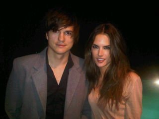 Alessandra Ambrosio e Ashton Kutcher - Reprodução/Twitter