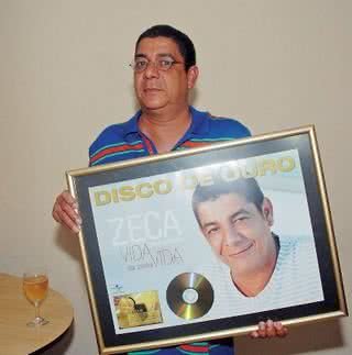 Zeca Pagodinho recebe disco de ouro - ROBERTO VALVERDE