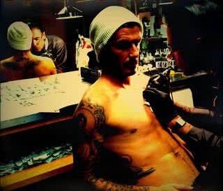 David Beckham mostra nova tatuagem no peito - Reprodução