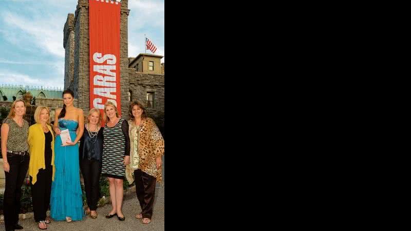 Angélica Vasu, Val Beauchamp, Débora, Silvia Securato, Claudia Romcy e Angela Ambrozio no Castelo. - JOÃO PASSOS