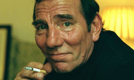 Pete Postlethwaite morre aos 64 anos