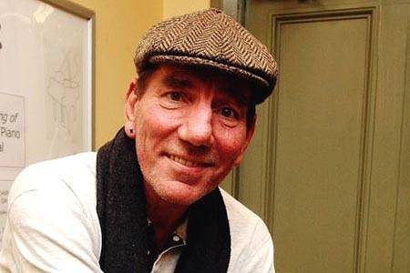 Pete Postlethwaite morre aos 64 anos