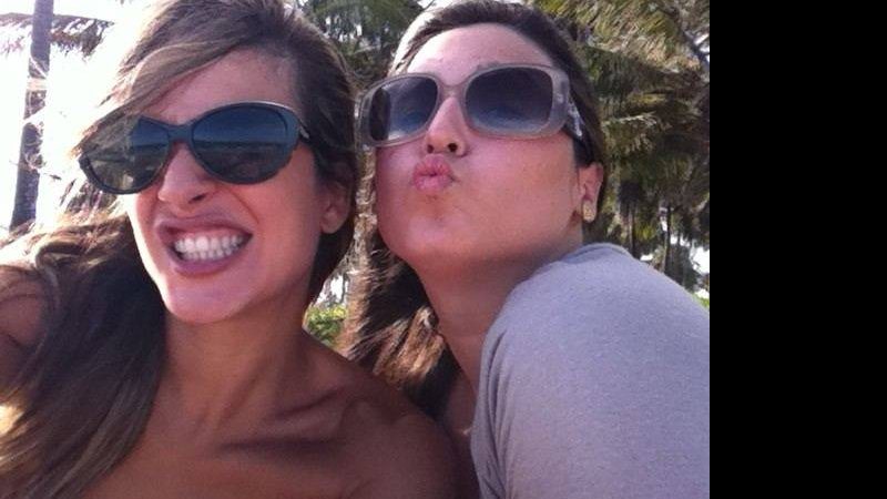 Claudia Leitte e a amiga Kessia Tabosa curtindo o "sol das 4" - Arquivo Pessoal