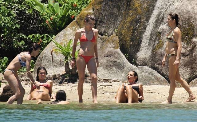 Vera, Tatiana, Alexandra, Charlotte e uma amiga com Caroline em Paraty. - DILSON SILVA, GIL RODRIGUES E QUEEN