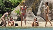 Vera, Tatiana, Alexandra, Charlotte e uma amiga com Caroline em Paraty. - DILSON SILVA, GIL RODRIGUES E QUEEN