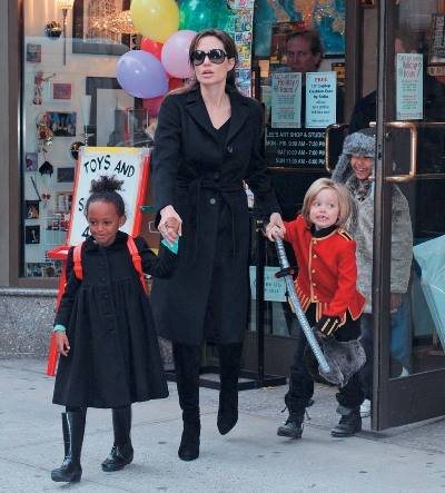 Angelina Jolie e os filhos em Nova York - GROSBY GROUP