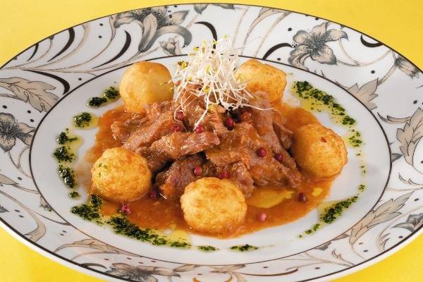 Receita econômica: goulash e batata dauphine - ANDRÉ CTENAS