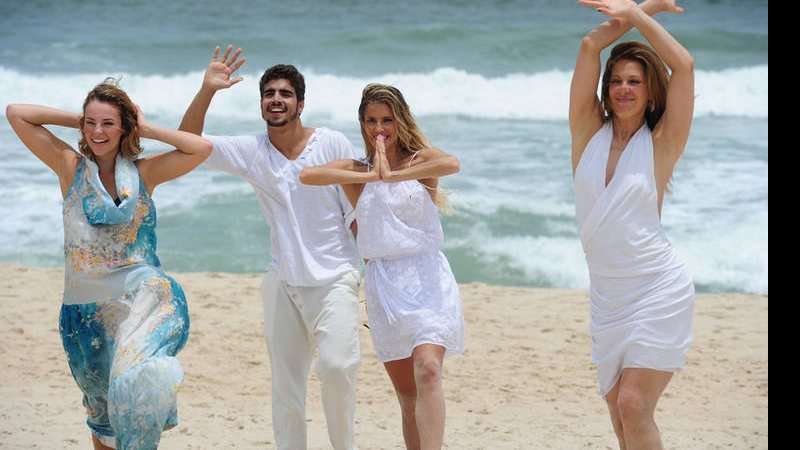 Paola Oliveira, Caio Castro, Deborah Secco e Cláudia Raia participam da campanha - TV Globo / Marcio Nunes