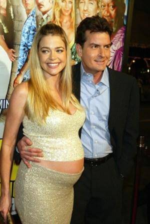 Charlie Sheen e Denise Richards quando ainda estavam casados - Getty Images