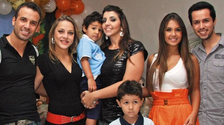 A RP Gabriela Naves comemora 31 anos com o filho Mateus, que completa 3 anos, entre Gabriel Lima, Marcela Troiano, Pedro Naves, filho de Gabriela, Kátia Volkland, namorada de Gabriel, e Luciélio Guimarães, em SP. - ADRIEL DOUGLAS, ANDRÉ VICENTE, EMANUELLE DANDARA SCHMIDT, FELIPE ACERA, LORENZO FABRI, MARCIA STIVAL, PETRONIO CINQUE E ROSIMAR SALVÁTICO