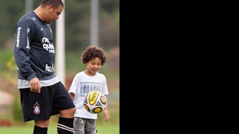 Carinho de Ronaldo com Alex - GETTY IMAGES