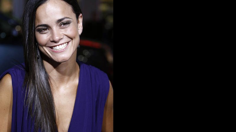 Alice Braga brilha e leva beleza brasileira em pre estreia em Hollywood - City Files