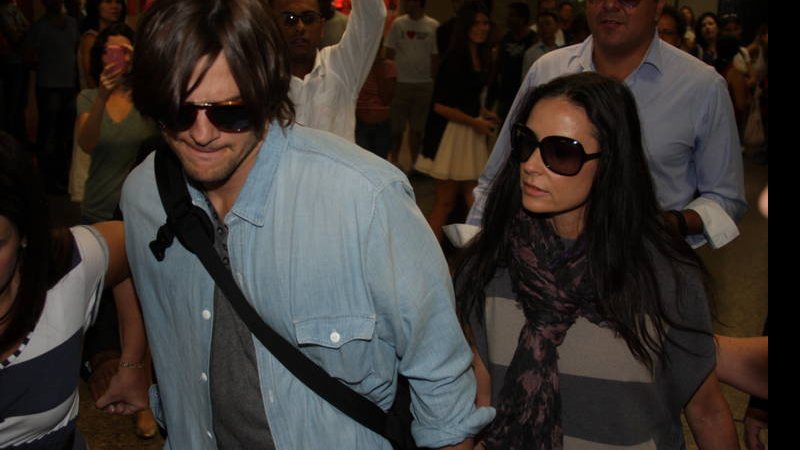 Ashton Kutcher e Demi Moore chegaram ao Brasil na manhã desta quinta-feira - AgNews / AgNews