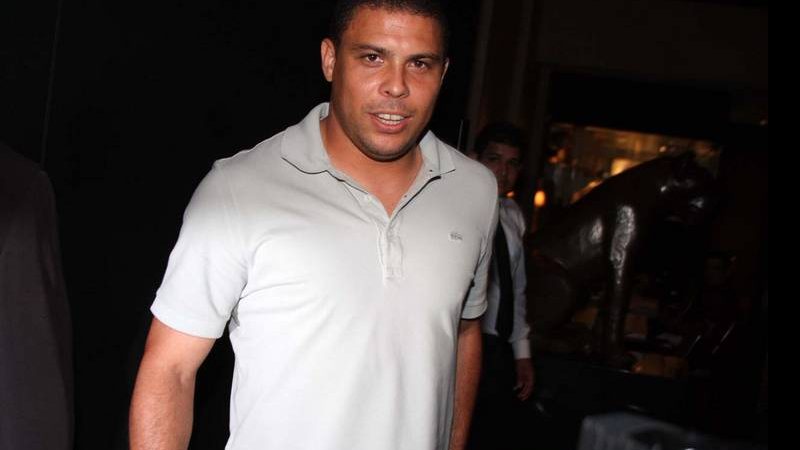 Ronaldo Nazário em jantar com Ashton Kutcher e Demi Moore - Delson Silva / AgNews