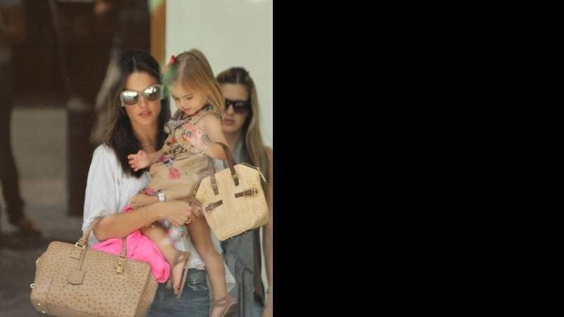 Alessandra Ambrosio e Anja - Orlando Oliveira/AgNews