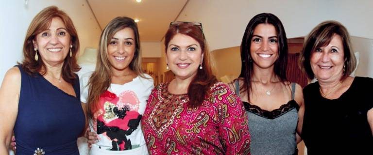 A estilista Dani Messih (4ª da esq. p/ dir.) inaugura ateliê em SP e recebe a mãe, Vanda, e as amigas Janaina Miranda, Cristina Nudelman e Mara Campo Dall'Orto. - CHRISTIAN FORSTER, CLAUDIO IZÍDIO, DUDU PACHECO, FÁBIO ZANZERI, JR CÔMODO, LE BUZATO E OVADIA SAADIA