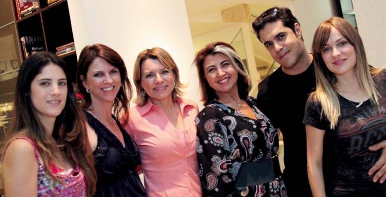 Em São Paulo, Débora Schorr (2ª da esq. p/ dir.) reúne Letícia Ruivo, Olga Bongiovanni, Bianka Mugnatto e o casal Kiko Sobrino e Daniela Bello em festa na sua loja de decoração. - CHRISTIAN FORSTER, CLAUDIO IZÍDIO, DUDU PACHECO, FÁBIO ZANZERI, JR CÔMODO, LE BUZATO E OVADIA SAADIA