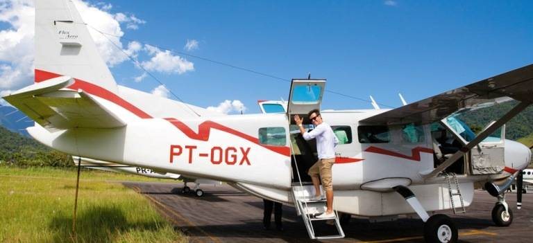 Rodrigo Faro no avião CARAS - GIANNE CARVALHO