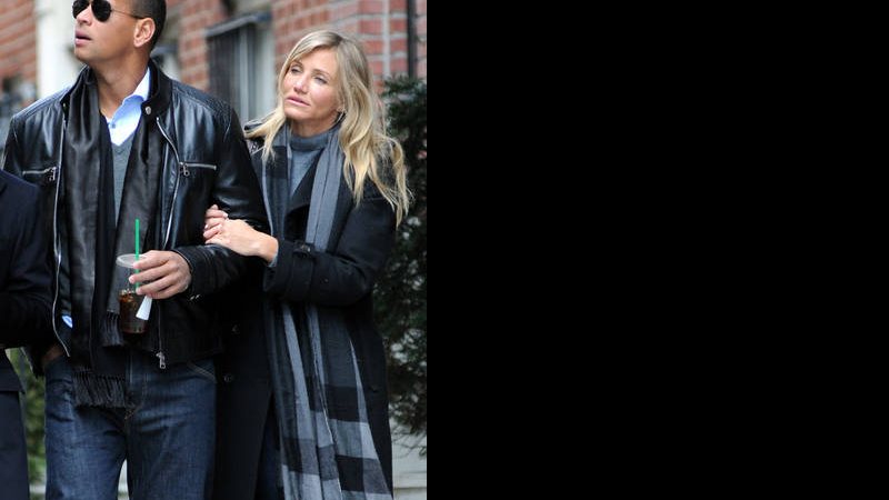 Cameron Diaz e Alex Rodriguez passeiam de mãos dadas pelas ruas de NY, EUA - City Files