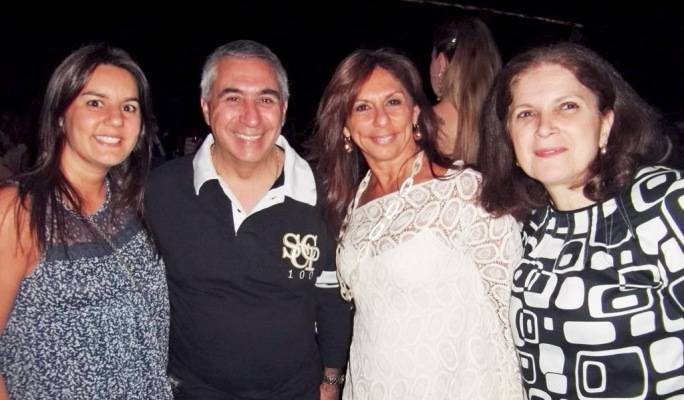 Wlademir Araújo entre Ariela Nigri Ceconelo e sua mãe, Teresinha Nigri Basiches, e a personal assistant Diana Hemmo Barder, no lançamento de publicação especializada em eventos de alto padrão, SP. - CLAUDIO IZIDIO, DUDU PACHECO, OVADIA SAADIA, NEBER LAMARCA E ROGÉRIO ARAÚJO