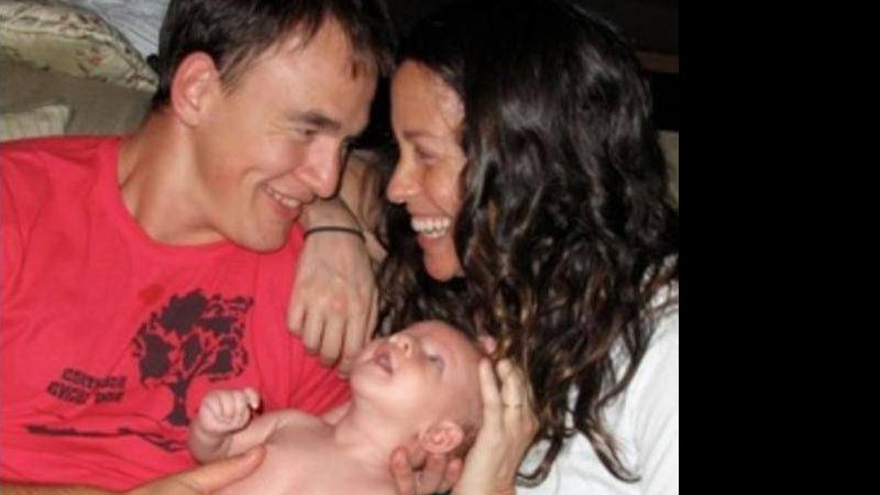 Alanis publicou com o marido e o filho na internet - Arquivo Pessoal