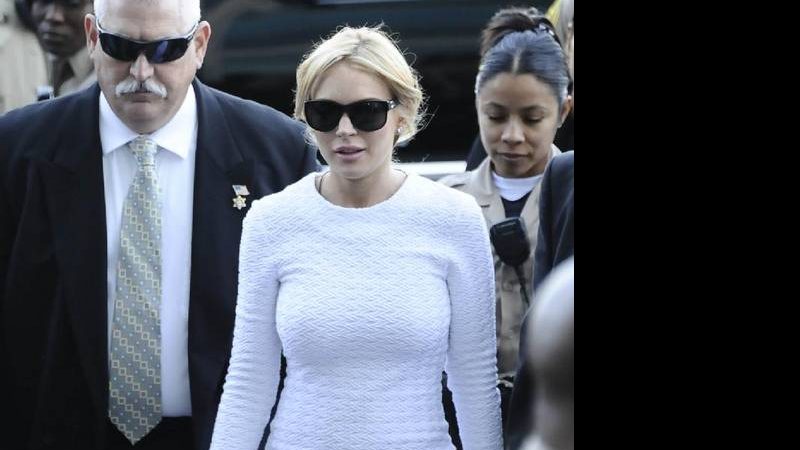 Lindsay Lohan volta ao tribunal para responder sobre acusação de roubo de joia - Cityfiles