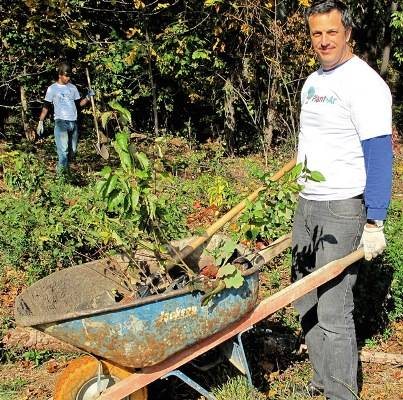 Alexandre Chut planta no Parque Van Cortlandt, NY. - ANTONIO SALANI, CLÁUDIO IZIDIO, FERNANDA RODRIGO, GRAZIELLA WIDMAN, J. VILHORA, LUCIA SAUER , PAULO CHAITSKUS , OMAR ORRA , OVADIA SAADIA, TOM TRADEN, WELLINGTON NEMETH E W. RODRIGO