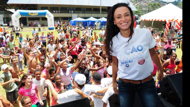 Suzana Pires participa do Ação Global em Nova Friburgo - TV Globo / Kiko Cabral