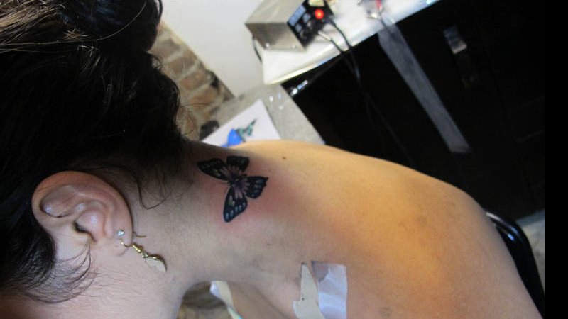 A primeira tatuagem de Vanessa Hudgens - City Files