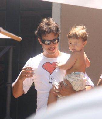 Thiago Rodrigues e o filho Gabriel - AgNews