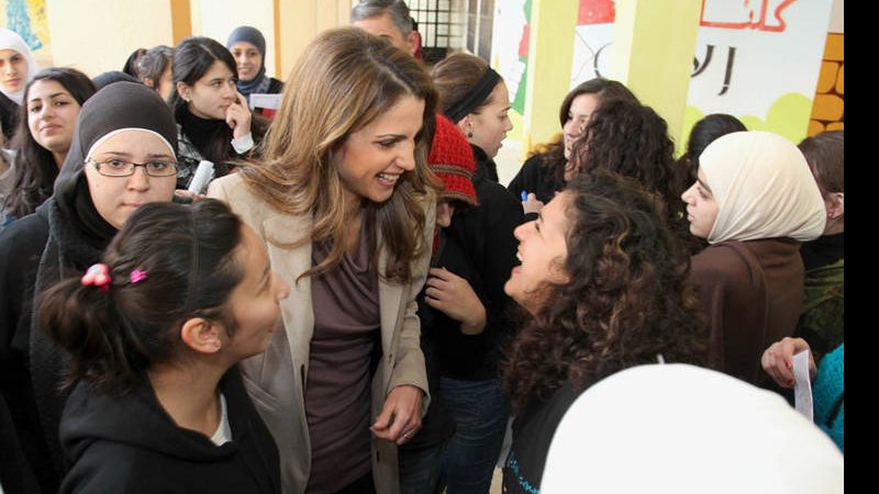 Rainha Rania faz visita surpresa em escola somente de meninas na Jordânia - Getty Images