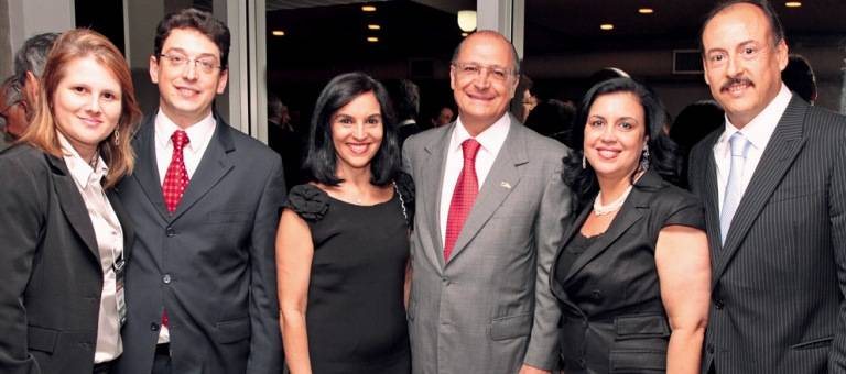 Os casais Claudiane e Adriano Albano Forghieri, Lu e Geraldo Alckmin, gov. de SP, e Alice Candia participam de abertura de congresso, SP. - ANDRÉ VICENTE, FERNANDO DA SILVA NUNES, FERNANDO LUIS CARDOSO, LORENZO FABRI, MÁRCIA STIVAL, OVADIA SAADIA, PAULO ROBERTO FRANCISCO, VERA GATTAZ SALEM E WLADIMIR TOGUMI