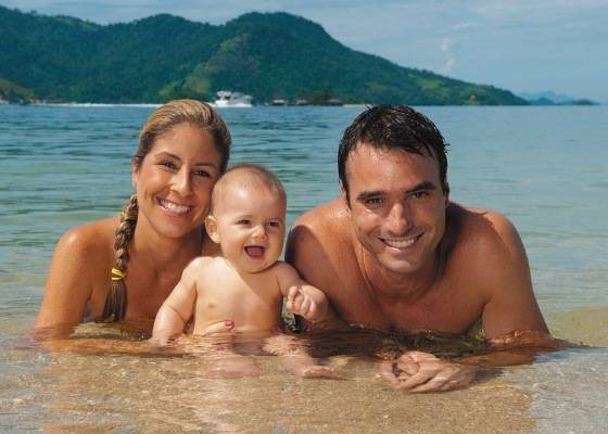 Patricia e Guilherme exibem sorriso constante desde a chegada da fofa herdeira. Linda, a menina de 8 meses faz a alegria dos pais com seu jeitinho calmo e carinhoso. - SELMY YASSUDA/ARTEMISIA FOT. E COMUNICAÇÃO