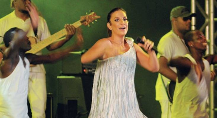 Ivete Sangalo canta com a Banda do Bem, em SP... - FERNANDO GUTIÉRREZ, JUAN GUERRA, JULIANA CENSI, LORENZO FABRI, MANUELA SÁNCHEZ, PATRÍCIA TARTARI, RICARDO BRITO, SILVIA PERLOV