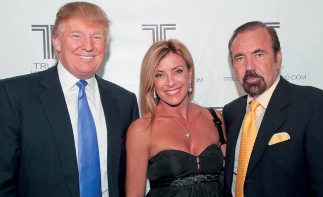 Donald Trump recebe Hellô Campos e Jorge Perez no lançamento de seu edifício, em Miami. - CEIA WEISS, EDU ANDRADE, FREDY UEHARA, LILICA MATTOS, LORENZO FABRI, MARCELO LIMA, MARINA DEIENO ALTENFELDER, PATRÍCIA TARTARI, RONIRA FRUHSTUCK E SILVIA PERLOV