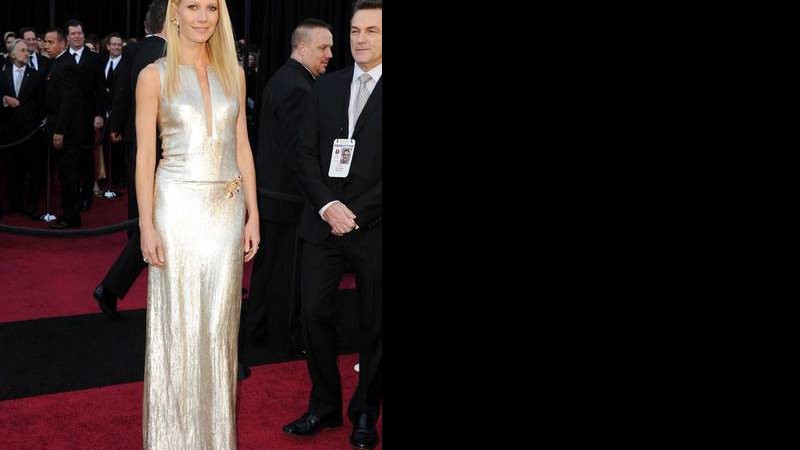 Gwyneth Paltrow em um Calvin Klein meio futurista - Getty Images