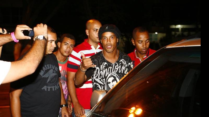 Ronaldinho Gaúcho deixa a churrascaria no Rio de Janeiro - Diego Bellizzi e Graça Paes/Photo Rio News