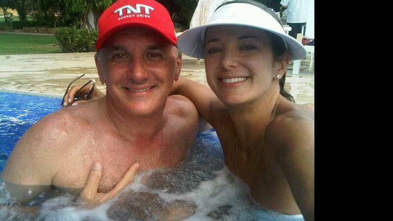 Ticiane Pinheiro curte piscina com Otávio Mesquita - Reprodução Twitter