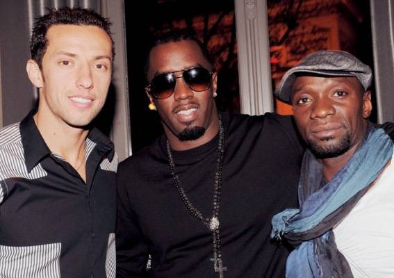 P. Diddy lança o CD entre os jogadores Nenê e Claude Makelele, do PSG, em Paris - ADEMIR RODRIGUES, ANDRÉS EMÍLIO, DANIELA ALENCAR, FABIANA REIS,FERNANDA GODOY, FLAVIA FUSCO, FREDY UEHARA, IVAN SOARES, MARINA DEIENO ALTENFELDER, MURILO TOBIAS, RACHID BELLAK E RAFAEL ALMEIDA