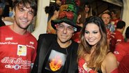 Os irmãos Kayke e Sthefany Brito com Álvaro Aoás, dono do Bar Brahma - Francisco Cepeda/AgNews