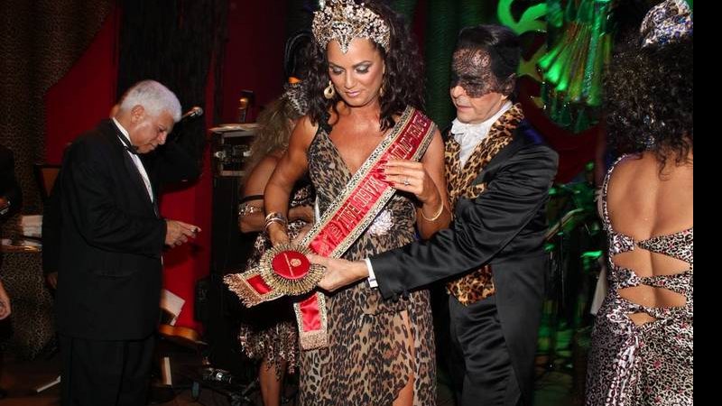 Luiza Brunet é coroada rainha em baile de carnaval no Copacabana Palace - Andre Muzell / Agnews