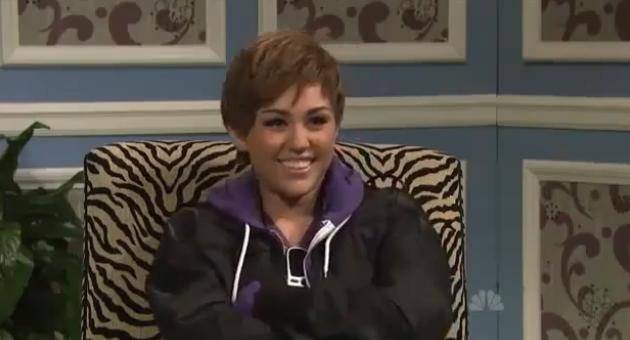 Miley Cyrus imita Justin Bieber em programa de TV - Reprodução