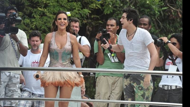 Ivete Sangalo e Luan Santana cantam juntos no bloco Corujas - Max Haack/Ag Haack