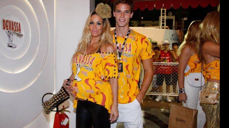 Danielle Winits e Jonatas Faro - AgNews