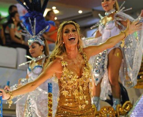 escola na qual Gisele desfila como destaque no último carro alegórico. - FOTOS: CAROL FEICHAS, GIANNE CARVALHO, ORESTES LOCATEL, RENATO VELASCO/RENATO M. V. COM. E FOTOGRAFIA, RENATO WROBEL E SELMY YASSUDA/ARTEMISIA FOTO E COMUNICAÇÃO