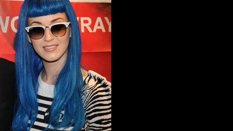 Katy Perry aparece de peruca azul na Semana de Moda de Paris - City Files