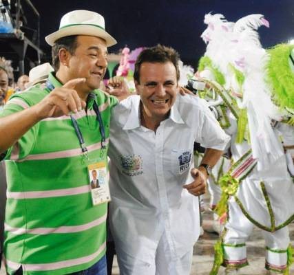 Sérgio Cabral e Eduardo Paes na avenida - SELMY YASSUDA/ ARTEMISIA FOT. E COMUNICAÇÃO